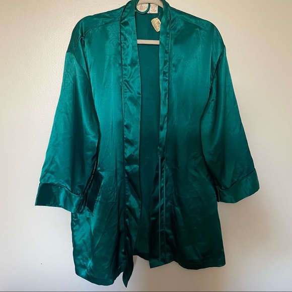 Victoria’s Secret Gold Label Vintage Green Kimono NWT missing belt - Picture 2 of 6